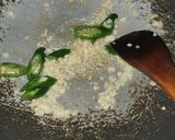 Foto langkah ke 3 dari resep Tumis kangkung bawang putih.