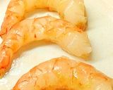 Foto del paso 3 de la receta Revuelto de ajetes, setas variadas y gambas