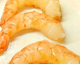 Foto del paso 3 de la receta: Revuelto de ajetes, setas variadas y gambas