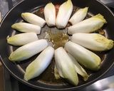 Une image de l'étape 2 de Flan d'endives caramélisées aux tomates, poivron, jambon cru et fromage frais.