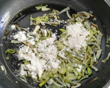 Foto del paso 3 de la receta: Tallarines a la marinera con almejas y gambas