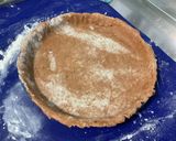 Une image de l'étape 3 de Tarte poires, chocolat, vanille (pâte brisée au chocolat).