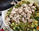 Foto del paso 7 de la receta: Pollo con verduras en brunoise
