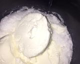 A picture of step 2 of Vanilla milk shake.