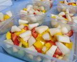 Foto langkah ke 5 dari resep Salad Buah Saus Homemade (No SKM, Mayonaise, Yogurt) Segar.