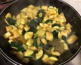 Une image de l'étape 10 de Poêlée de courgettes et panais au bouillon de butternut.