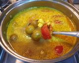 Foto langkah ke 5 dari resep Udang Kentang Kuah Kuning.