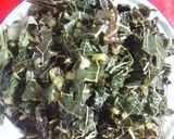 Foto langkah ke 1 dari resep Oseng daun pepaya.