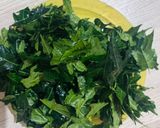 Foto langkah ke 1 dari resep 251. Daun Pepaya Jepang Goreng Bawang Putih.