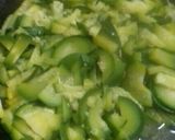 Foto del paso 2 de la receta: Tortilla de zapallitos y papa al horno
