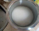A picture of step 3 of Besan ka halwa.