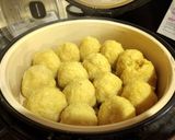 A picture of step 4 of Steamed wotou (nonleven cornbread) 红薯🍠窝头.