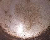 A picture of step 2 of Tali hui Hari mirchein.