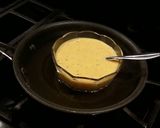 A picture of step 4 of Sriracha Hollindaise Sauce.