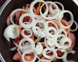 Foto del paso 3 de la receta: Sargo al horno. Guarnición: cebolla, zanahoria, tomate y morrón