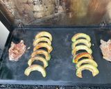 Une image de l'étape 8 de Côtes de porc aux demies lunes de courgette ronde marinées grillées.