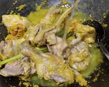 Foto langkah ke 4 dari resep Opor Ayam Kentang.
