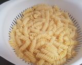 Pas rețetă Paste fusilini cu pui 1 fotografie