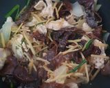 รูปขั้นตอนการทำที่ 3 ของ อกไก่ผัดขิง