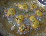 A picture of step 5 of Suji maida pakode.