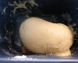 Foto del paso 2 de la receta: 167. Panetone de pepitas de chocolate / Masa en panificadora