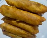 รูปขั้นตอนการทำที่ 4 ของ เกี๊ยวห่อฮอทดอกทอด (Fried dumplings wrapped in hot dogs)
