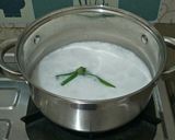 Foto langkah ke 2 dari resep Bubur Sumsum Super Lembut.