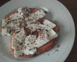 Foto del paso 5 de la receta: Tostadas de tomate y queso fresco
