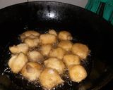 A picture of step 2 of Dahi vada.