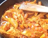 Une image de l'étape 3 de Fricassée de poulet au curry.