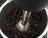 Foto del paso 3 de la receta: Salsa de ciruelas y vino tinto para carnes de Navidad