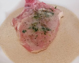 Foto del paso 4 de la receta: Chuletas de cerdo empanadas