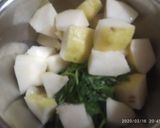 A picture of step 1 of Amrud/peru/guava chutney and green coriander chutney.
