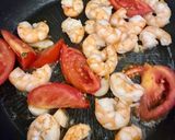 Une image de l'étape 1 de Crevettes sautées à l’ail et gingembre.