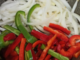Pechuga de pollo salteada con vegetales