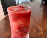 Foto del paso 4 de la receta: Mojito de frutilla con maní surtido