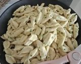 Foto langkah ke 3 dari resep Kue bawang gunting.