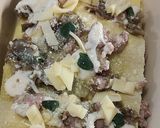 Foto del passaggio 4 della ricetta Lasagna carciofi salsiccia e provola affumicata