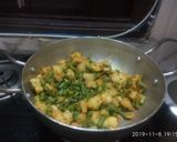 A picture of step 1 of Aloo beans ki sabji.
