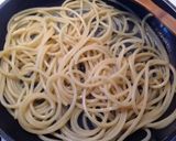 Foto del passaggio 9 della ricetta Spaghetti con canocchie, veraci, pesto diverso e pachino confit