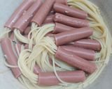 Foto langkah ke 3 dari resep Sosis Gurita Saos Spaghetti.