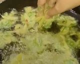 A picture of step 3 of Pakory piyaz walay.