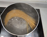 Foto del paso 1 de la receta: Espaguetis a las finas hierbas con setas 🧀 🍄