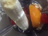 Batido de kombucha con frutas y cacahuates