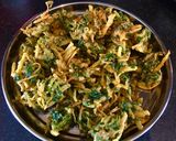 A picture of step 6 of Spinach and Spring Onions Fritters:(Palak aur Hari Pyaz ke Pakore):.
