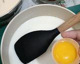 Foto langkah ke 2 dari resep Dadar Gulung Zebra Vla Milky Kurma.