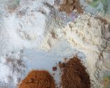 A picture of step 3 of Roti ke pakory ball.