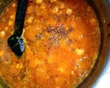 A picture of step 6 of White Chanay ka Salan 😋😋.