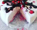 Foto del passaggio 4 della ricetta Torta gelato ai frutti di bosco