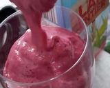 A picture of step 3 of Chilled Berries smoothie.